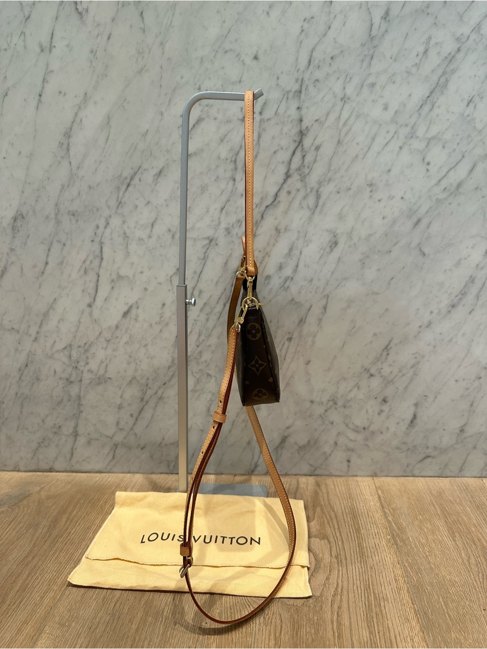 Louis Vuitton Monogram Pochette with additional Crossbody strap - Picture 3 of 16